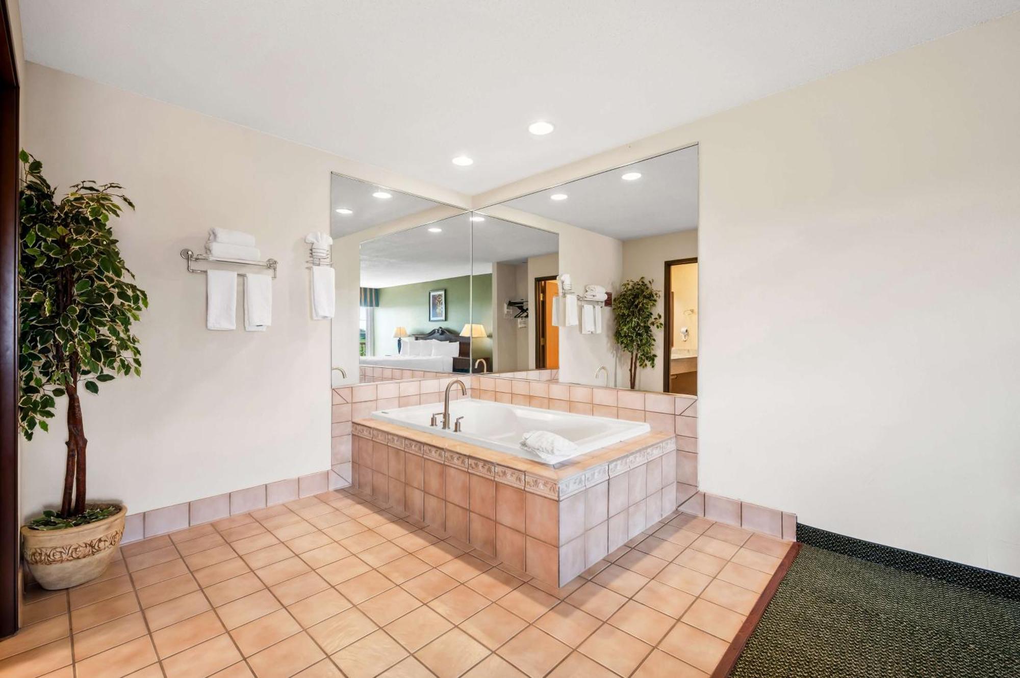 Best Western Annawan Inn Exterior photo